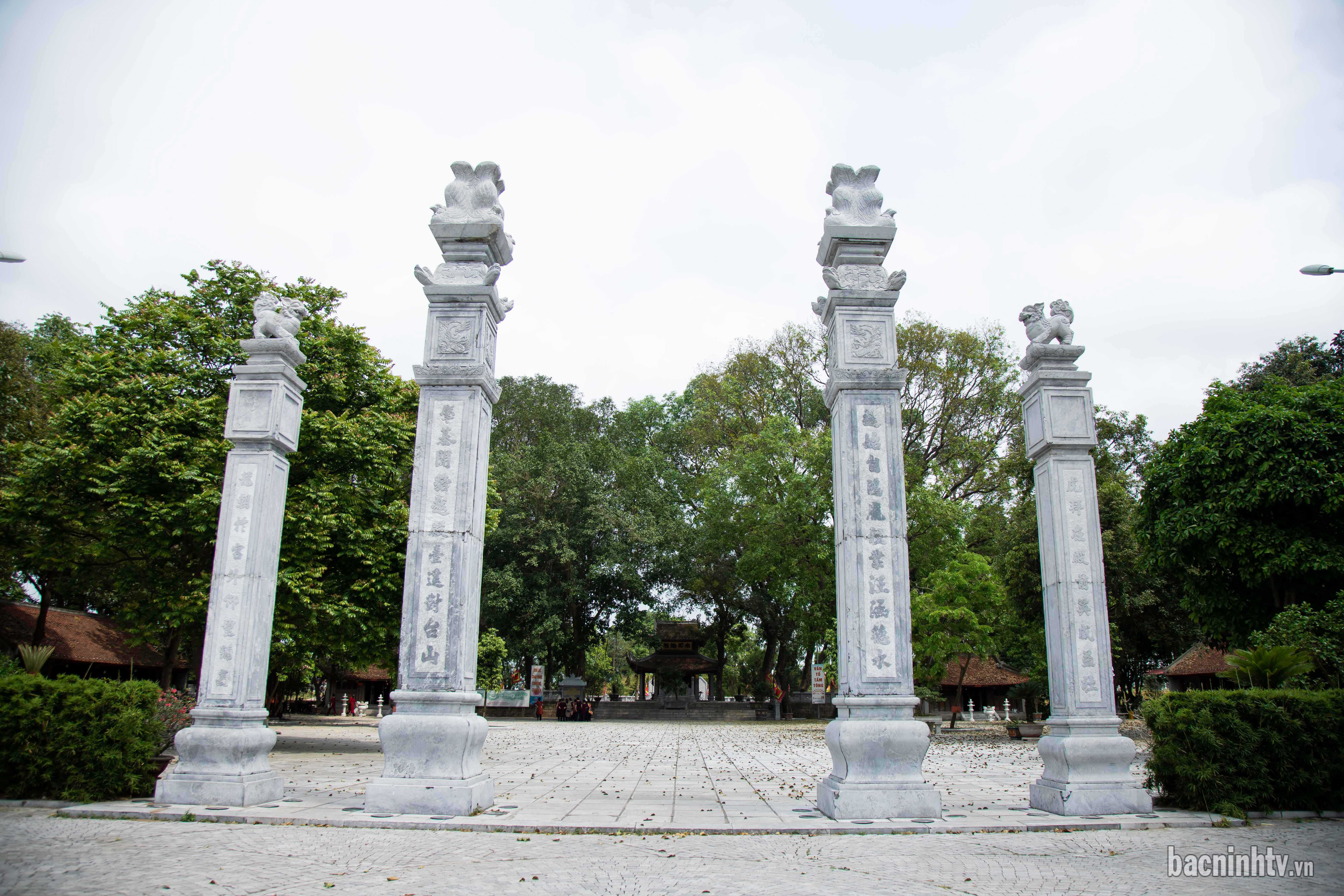 Cổng nghi môn lăng Kinh Dương Vương. Ảnh: bacninhtv.